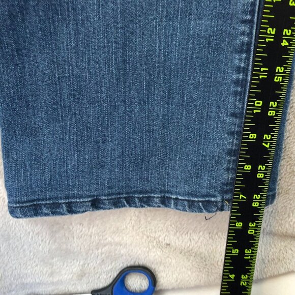 Vintage Lee Womens Jeans Size 32 Measured Blue Denim Bootcut Leg Classic Casual - Picture 5 of 12
